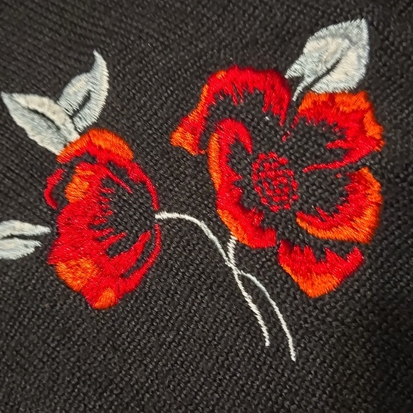 Alfred Dunner Embroidered Roses Cardigan Sz Small - Picture 2 of 4